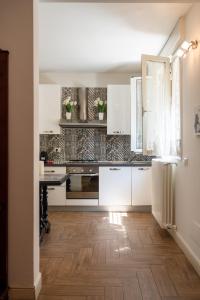 Gold Apartment