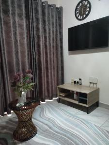 Palm & Breeze Apartment, VOK