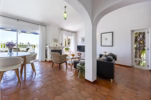 CoolHouses Algarve Luz,3 bed townhouse, lovely sea view, walking distance to beach, Casa 24 LBC