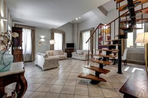 Taddeo Apartement by Mamo Florence