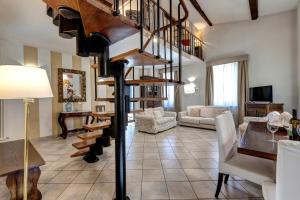 Taddeo Apartement by Mamo Florence