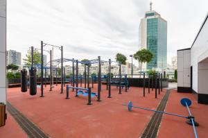 23-265a Manhattan, Beresteiskyi 11, Kyiv, Politekh metro nearby, fantastic city view, 15 kW backup power, Petrovdom Apartment