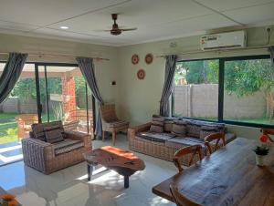 Zambezi River Safari Retreat 3bdr, Game & Canoe Safaris & Fishing