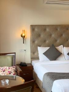 Hotel The Blueberry With Swimming Pool - By Aasia Holidays