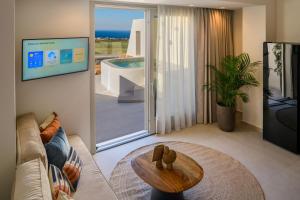 Eteo Santorini Luxury Suites