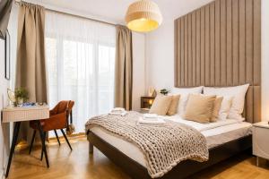 Lovely Apartment by the Vistula River Wawel Castle view Swimming Pool Sauna Gym Parking