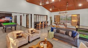 SaffronStays Ivy Courtyard - 5 bedroom & Veg Only Villa in Khopoli