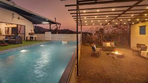SaffronStays Ivy Courtyard - 5 bedroom & Veg Only Villa in Khopoli