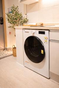 STAY H at Anam #Hongdae #Itaewon #Jongno#DDP #Seongsu #Bukchon #KoreaUniversity #HwajeongGymnasium #SeoulTour #SeoulHotPlace #ConvenientTransport #UniversityArea #6MinToAnamStation