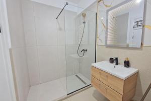 Alezzy Odyssey Resort - Sea View Apartment