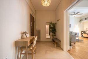 Elegant & Homey Under Acropolis