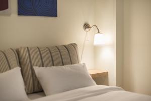 Elegant & Homey Under Acropolis
