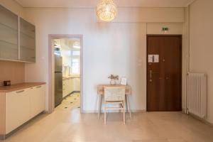 Elegant & Homey Under Acropolis
