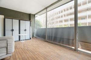 GuestHost - Cozy Terrace Flat close to MM2 Green Line