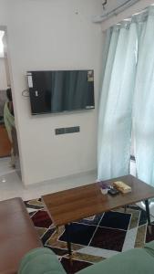 Ivy Downtown Apartment - 1 BHK - Near NESCO and SV Road