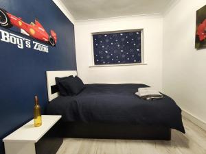 Modern & Cosy Home with Free Parking and Wifi