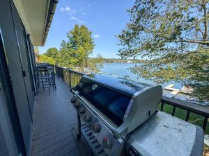 New Luxury Lakefront Walk to Wisp