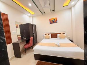 Hotel Aastha Inn ! Near Kaal Bhairav & Kashi Vishwanath Temple ! Best Budget Hotel
