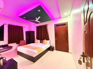Hotel Aastha Inn ! Near Kaal Bhairav & Kashi Vishwanath Temple ! Best Budget Hotel