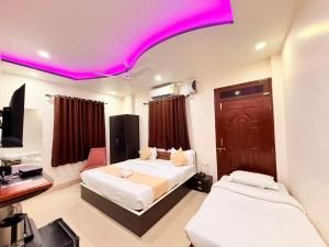 Hotel Aastha Inn ! Near Kaal Bhairav & Kashi Vishwanath Temple ! Best Budget Hotel