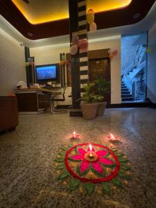 Hotel Aastha Inn ! Near Kaal Bhairav & Kashi Vishwanath Temple ! Best Budget Hotel