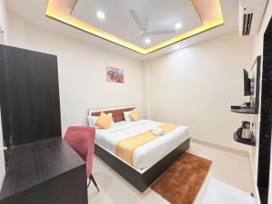 Hotel Aastha Inn ! Near Kaal Bhairav & Kashi Vishwanath Temple ! Best Budget Hotel