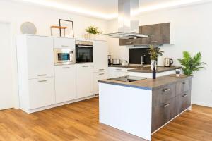 Hello Holidays Suite Zentral Terrasse Parkplatz
