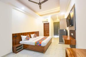 FabHotel 24x Living