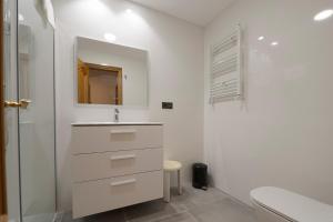 Apartamento agradable con balcón frente a la playa de La Concha - Marina 1