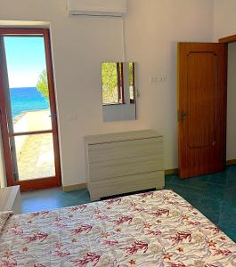 Appartamento con terrazza e discesa privata in spiaggia