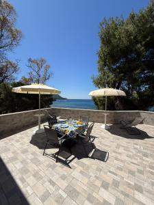 Appartamento con terrazza e discesa privata in spiaggia