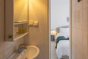 Sea View Apartment at Alimos Marina
