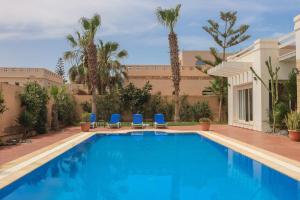 Spacious 3 bed 2 bath villa with Garden and Pool