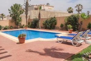 Spacious 3 bed 2 bath villa with Garden and Pool