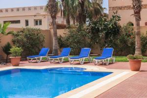 Spacious 3 bed 2 bath villa with Garden and Pool