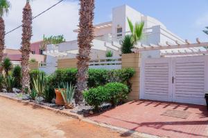 Spacious 3 bed 2 bath villa with Garden and Pool