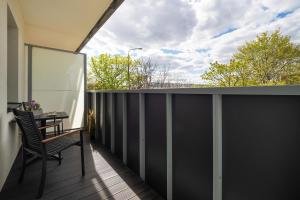 Nowoczesne Studio z Parkingiem w Zielonej Okolicy by Noclegi Renters