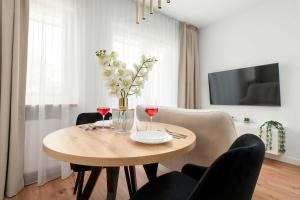 Nowoczesne Studio z Parkingiem w Zielonej Okolicy by Noclegi Renters
