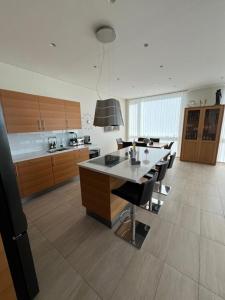 Deluxe 2BR Apartment Near Downtown Reykjavík