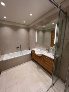 Deluxe 2BR Apartment Near Downtown Reykjavík