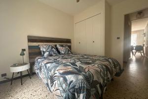 2 rooms with your feet in the water