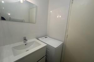 2 rooms with your feet in the water