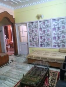 Home Homestay 2BHK Couple & Family friendly prime location-Easy access to Mall Rd-city view- kitchen