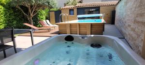 Une Parenthèse Sous lOlivier - Piscine & Jacuzzi en Provence