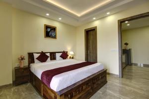 Alpha stayz hotel 1bhk near Artemis hospital, Golf course road
