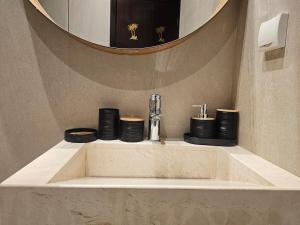 Apartment, heart of Gueliz, ideal for vacations, pool