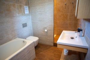 Domaine de Cascaret - 2-Bedroom Private Wing with Garden