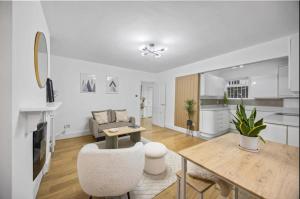 Amanah Properties - Elegant 2-Bed Flat Near Abbey Road Sleeps 6