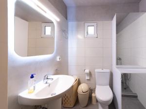 Pascal House Cozy & Comfortable Apart with Parking, 400m frm beach