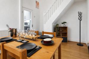 Spacious 2 Bedroom House - Sleeps 5 - Perfect for Work Stays & Longer bookings